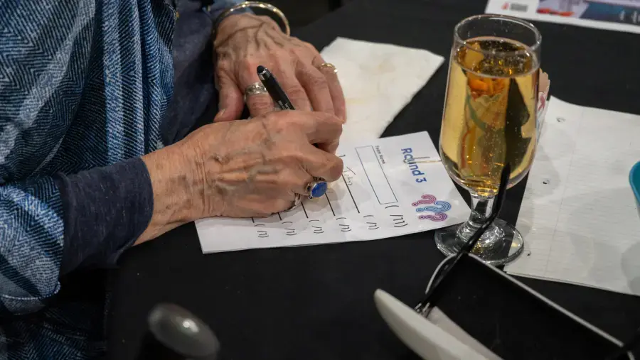 Participant fills out answer sheet.
